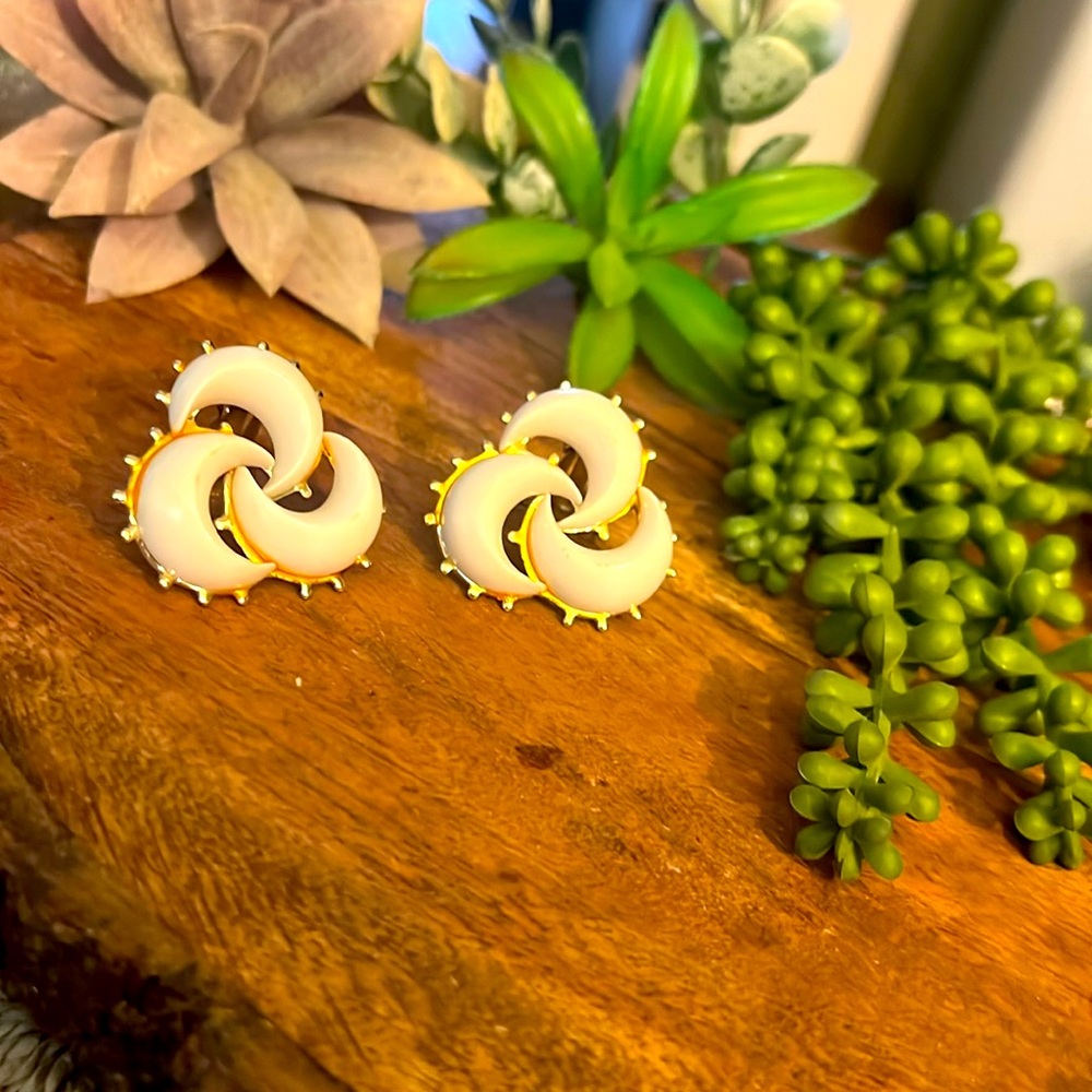 VINTAGE EARRINGS